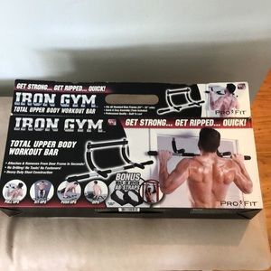 Iron Gym, total upper body workout bar with an straps